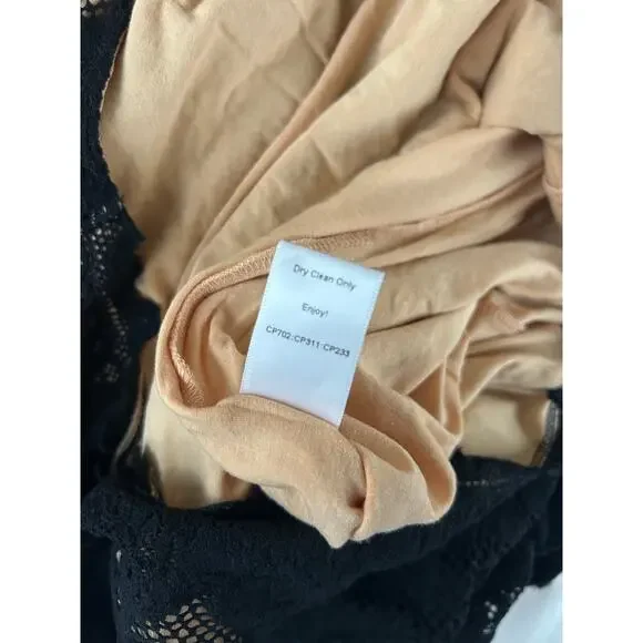 Revolve | Nightcap Plunging V Nightcap Lace Romper | NWT | Sz 2 - Picture 7 of 7